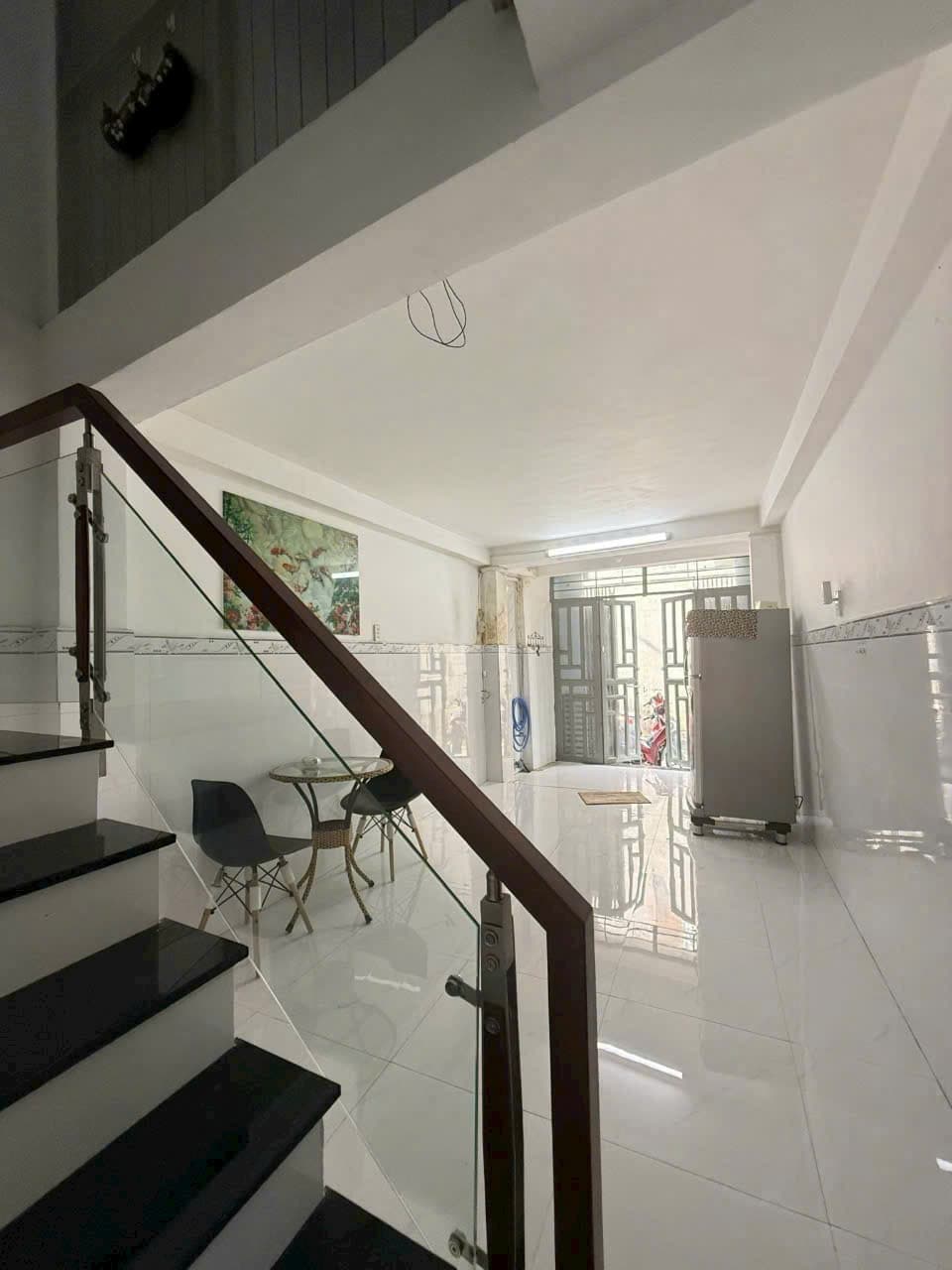 Cho thuê nhà nguyên căn hẻm 235 Bạch Đằng, P15, Bình Thạnh gần Hàng Xanh